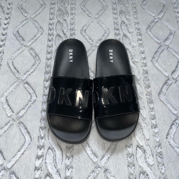 NWOT DKNY Women’s Slides - Picture 4 of 6